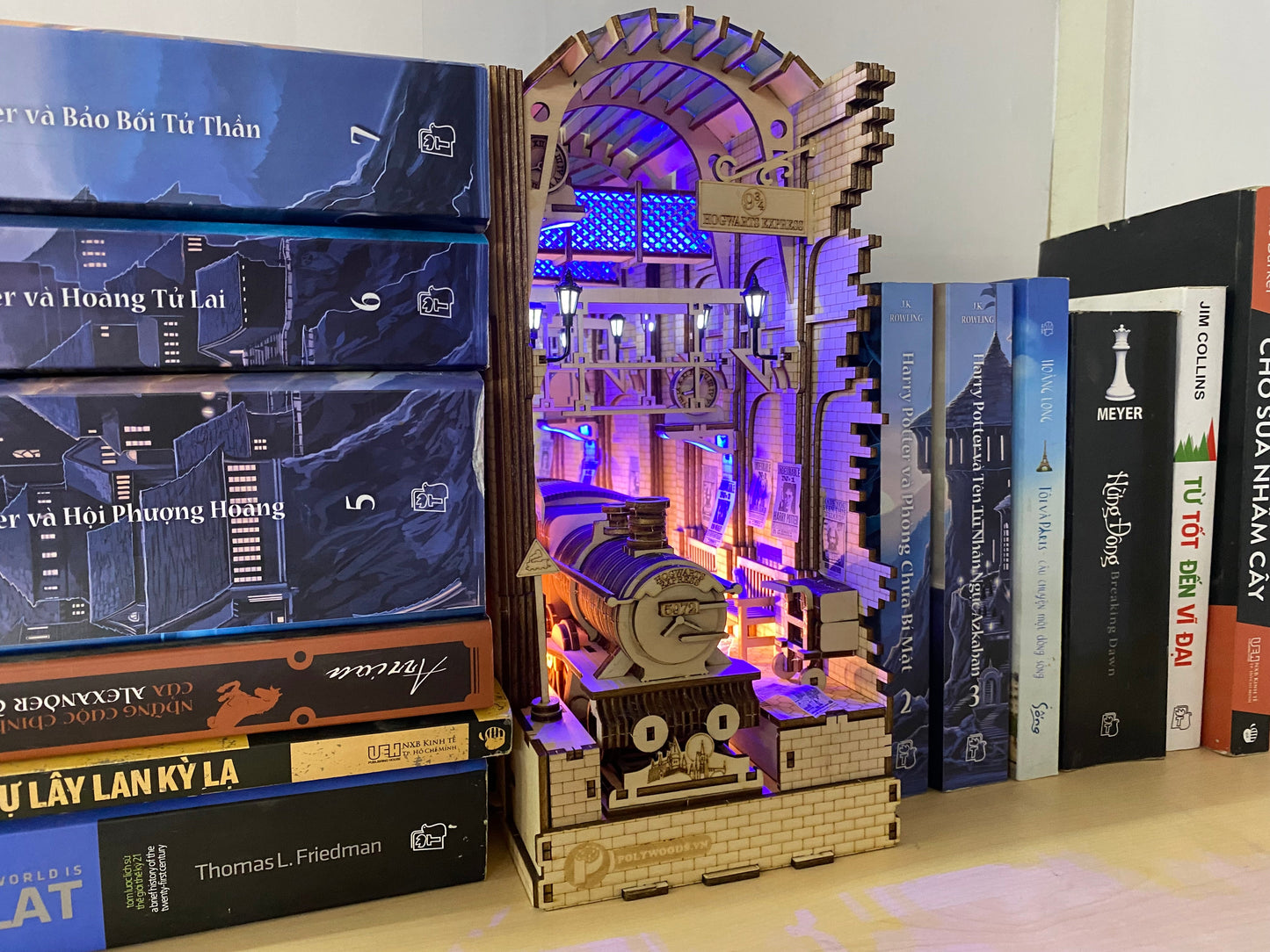 King's Cross Station Book Nook | LKWood (Platform 9 3/4 - Hogwarts Express)