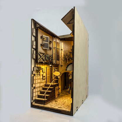 Rome's Midnight Alley Book Nook | LKWood