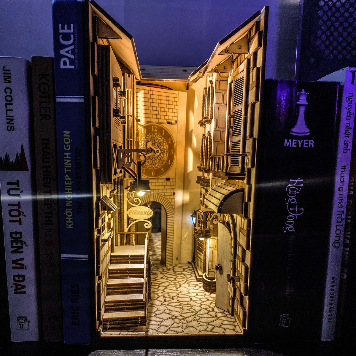 Rome's Midnight Alley Book Nook | LKWood