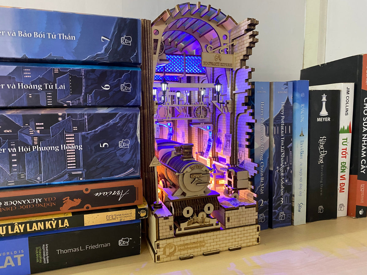 King's Cross Station Book Nook | LKWood (Platform 9 3/4 - Hogwarts Express)