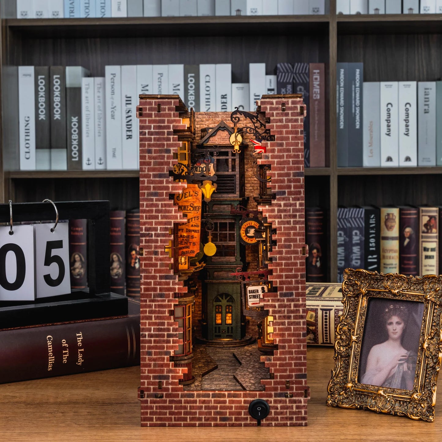 London's Old Town Pre-Colored Book Nook | LKWood