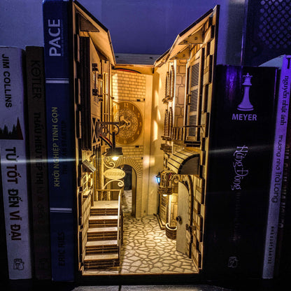 Rome's Midnight Alley Book Nook | LKWood