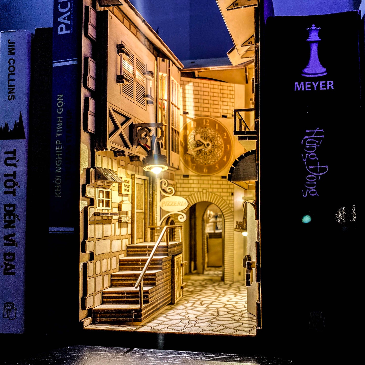 Rome's Midnight Alley Book Nook | LKWood