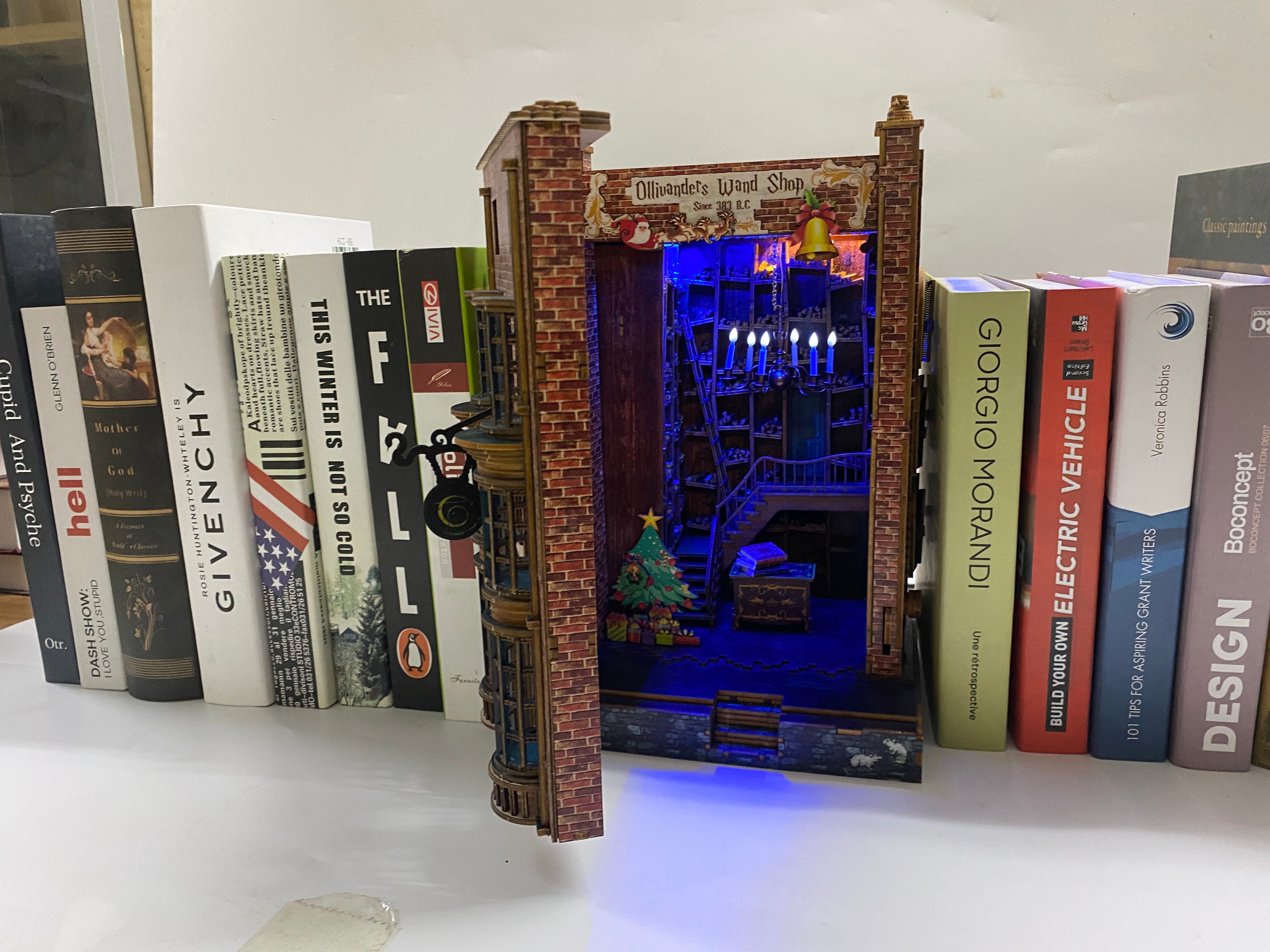Load video: Full Tutorial Video Guide - Ollivanders Wand Shop Book Nook Kit
