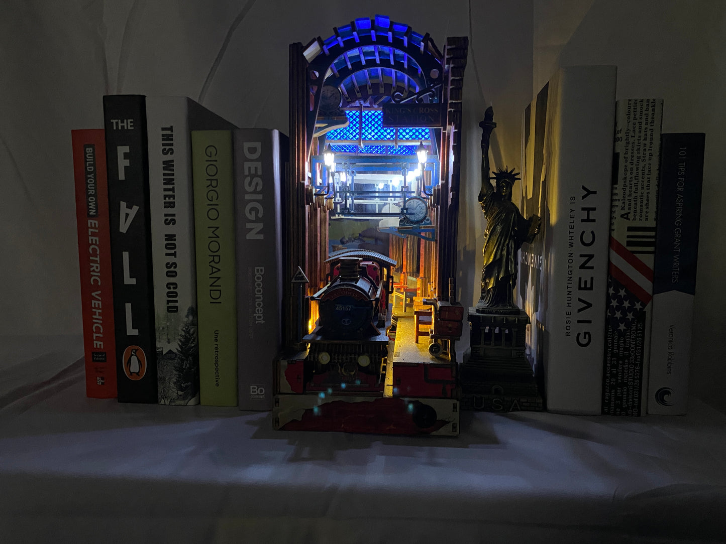 King's Cross Station Pre-Colored Book Nook | LKWood (Platform 9 3/4 - Hogwarts Express)