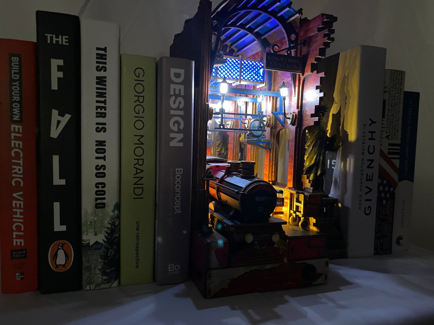 King's Cross Station Pre-Colored Book Nook | LKWood (Platform 9 3/4 - Hogwarts Express)